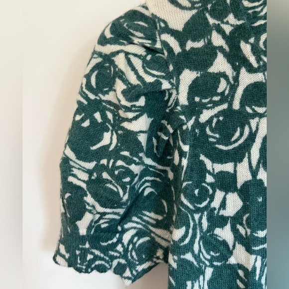 Banana Republic short sleeve sweater green and white rose print Size Small - Picture 6 of 10